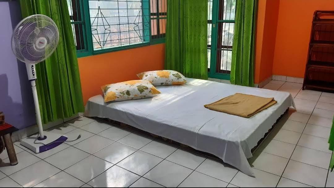 Guest House Dorm Floressa Maumere Exterior photo